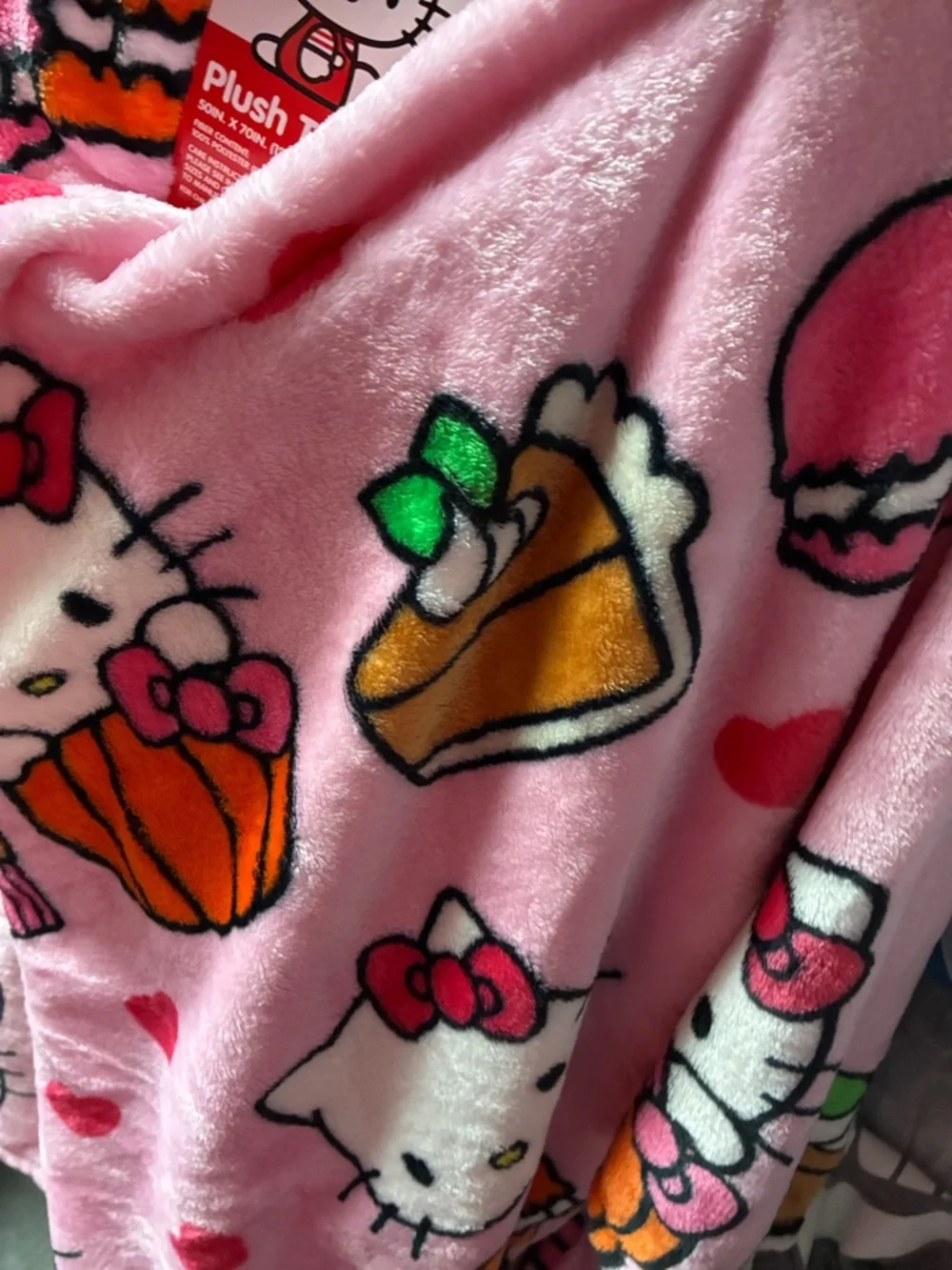 Pink hello kitty macaron & sweets plush throw blanket